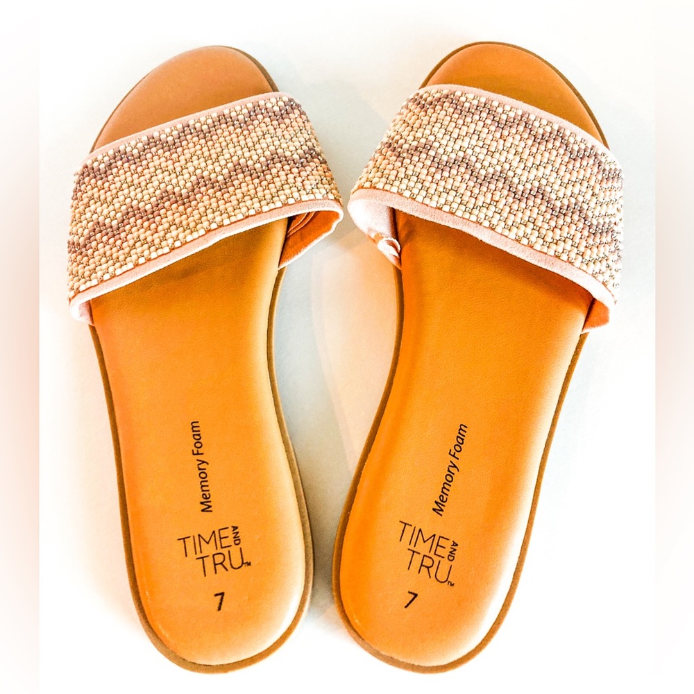 Women’s beach sandals, size 7